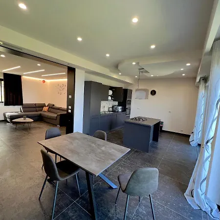 La Vie Est Belle Holiday home